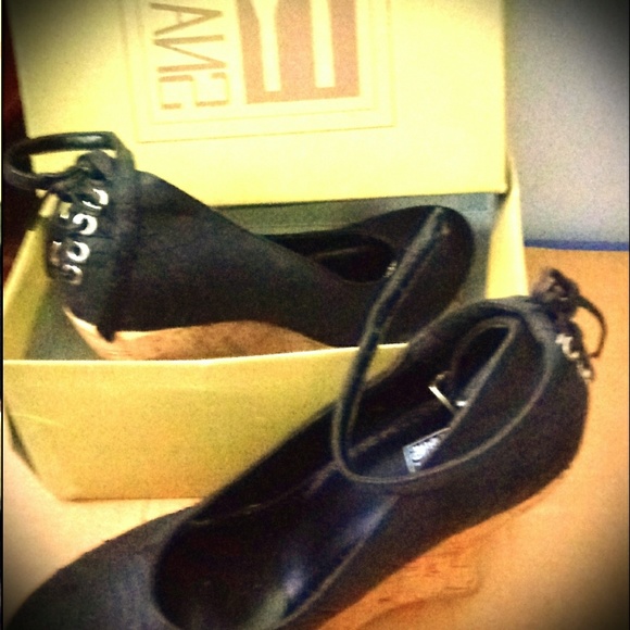 CITY SNAPPERS Black wedged heel - Picture 2 of 3